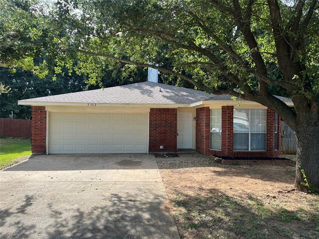 2352 Licorice Pl in Dallas, TX - Building Photo