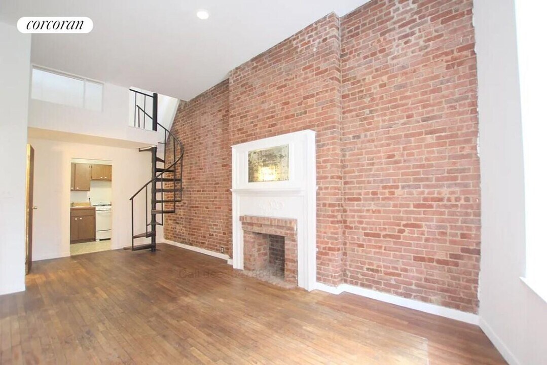 868 W End Ave in New York, NY - Building Photo