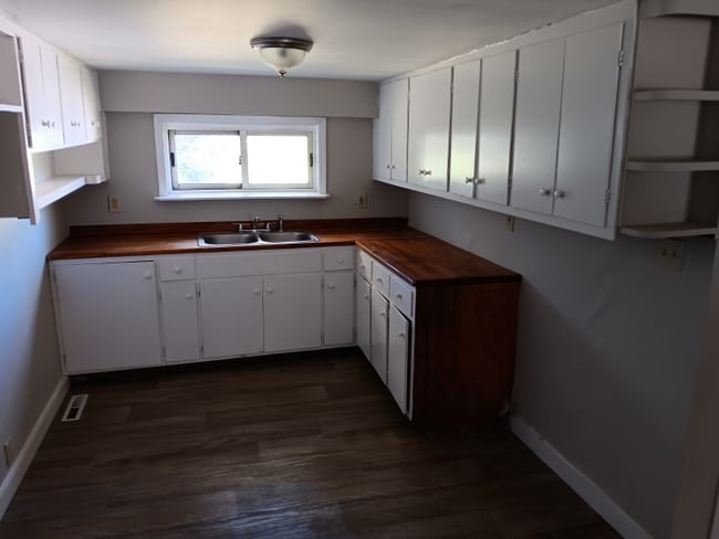 603 Cooper Dr in Cahokia Heights, IL - Foto de edificio - Building Photo