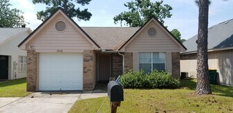 3026 Yorktown Cir in Fort Walton Beach, FL - Building Photo