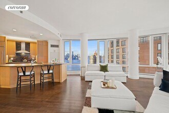 70 Little W St in New York, NY - Foto de edificio - Building Photo