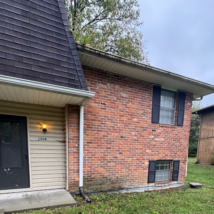 2008 Juniper Dr in Columbia, MO - Building Photo