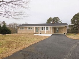 9700 Pridesville Rd in Amelia Court House, VA - Building Photo