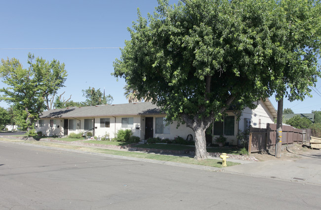 609 C St in Modesto, CA - Foto de edificio - Building Photo