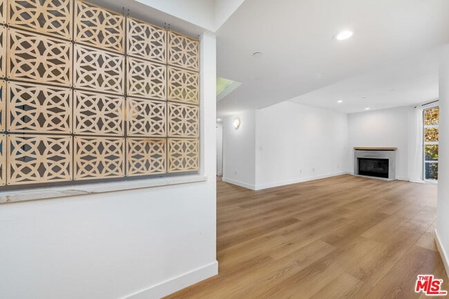 171 N Church Ln in Los Angeles, CA - Building Photo - Building Photo