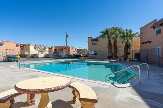 Villa Ciento Apartments in El Paso, TX - Building Photo - Building Photo