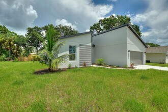 3310 Traverse Ave in North Port, FL - Building Photo - Building Photo