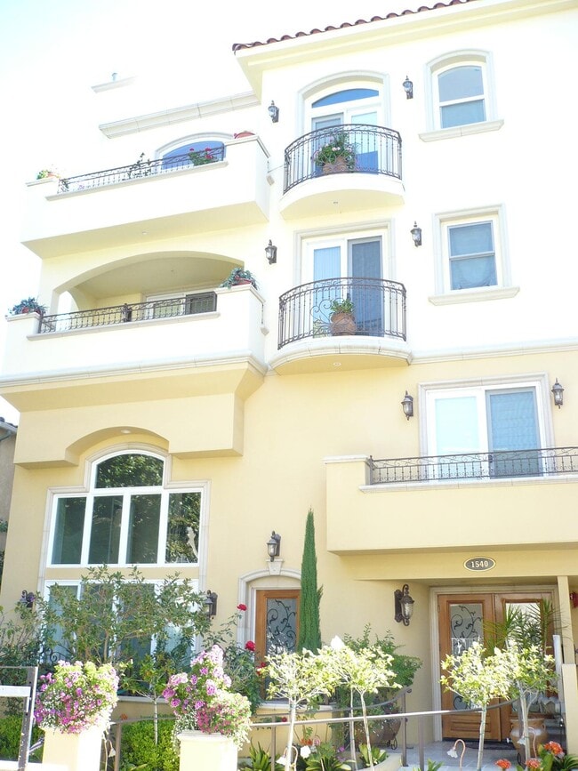 property at 1540 S Bentley Ave