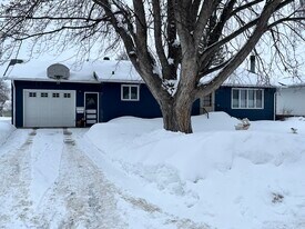 11 N Court St in Morris, MN - Building Photo