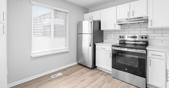 Covey at Fox Valley Apartments in Aurora, IL - Building Photo