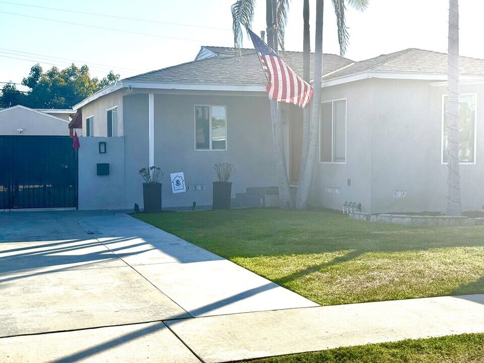 11472 Mines Blvd in Whittier, CA - Building Photo