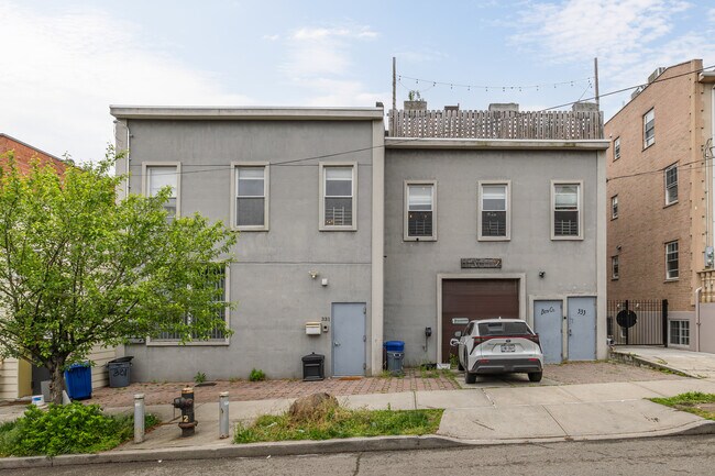 331 Grandview Ave in Ridgewood, NY - Building Photo - Building Photo
