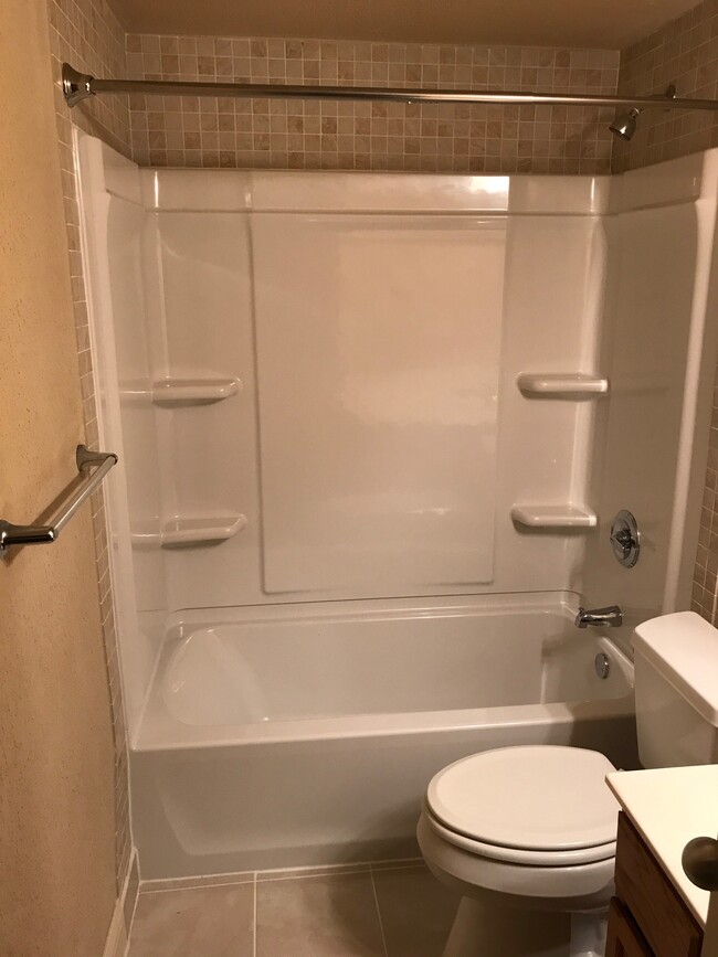 300 Grandview Ct, Unit 311 in Iowa City, IA - Building Photo - Building Photo