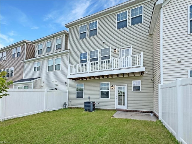 1821 Honey Milk Rd in Chesapeake, VA - Building Photo - Building Photo