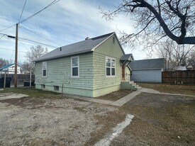 305 S 33rd St in Billings, MT - Building Photo
