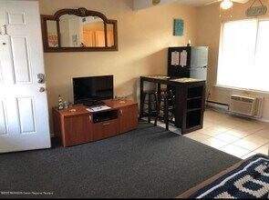 14 Bay Blvd-Unit -11 in Seaside Heights, NJ - Building Photo - Building Photo