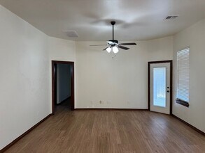 925 Heather Ln in Moore, OK - Building Photo - Building Photo