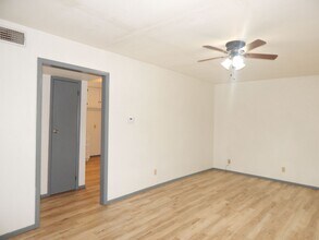 2742 S Donnybrook Ave in Tyler, TX - Foto de edificio - Building Photo