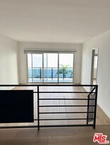 18069 Coastline Dr in Malibu, CA - Building Photo