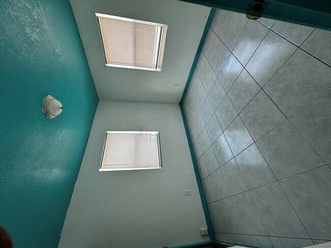 559 Dogwood Rd in West Palm Beach, FL - Building Photo - Building Photo