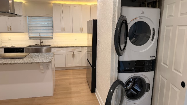 8708 N Pawnee Ave in Tampa, FL - Building Photo - Building Photo