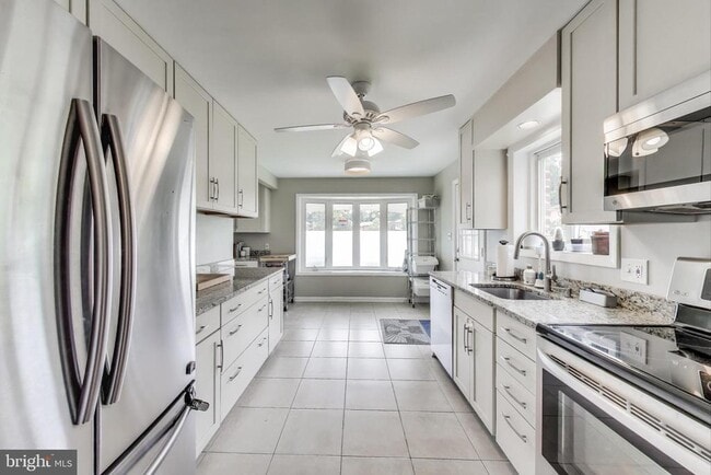 11601 Georgetowne Ct in Potomac, MD - Building Photo - Building Photo