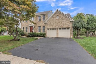 13907 Willow Tree Dr in Rockville, MD - Building Photo