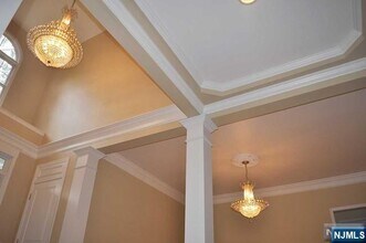 124 White Pine Ct in Paramus, NJ - Building Photo - Building Photo