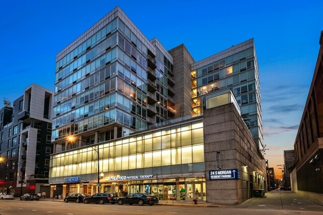 24 S Morgan Apartments in Chicago, IL - Building Photo - Building Photo