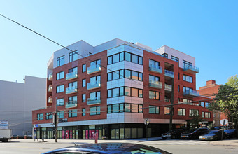 Bridgeview Luxury Residences in Astoria, NY - Building Photo - Building Photo