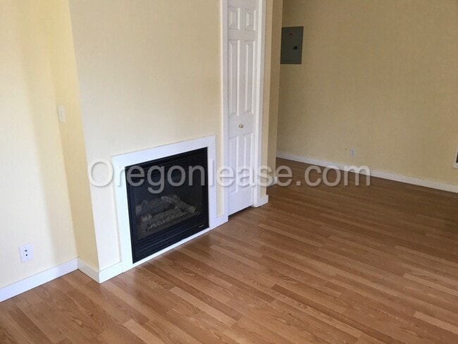 1635 Patterson Alley in Eugene, OR - Foto de edificio - Building Photo