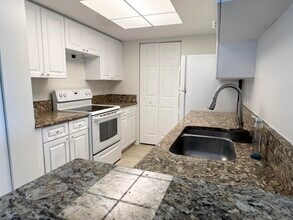 900 Crestwood Ct S in Royal Palm Beach, FL - Building Photo - Building Photo