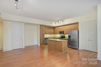 4625 Piedmont Row Dr in Charlotte, NC - Building Photo - Building Photo