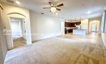 10625 Pictorial Park Dr in Tampa, FL - Foto de edificio - Building Photo