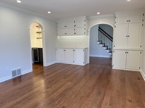 295 Lindawood Ln in Wayzata, MN - Building Photo - Building Photo