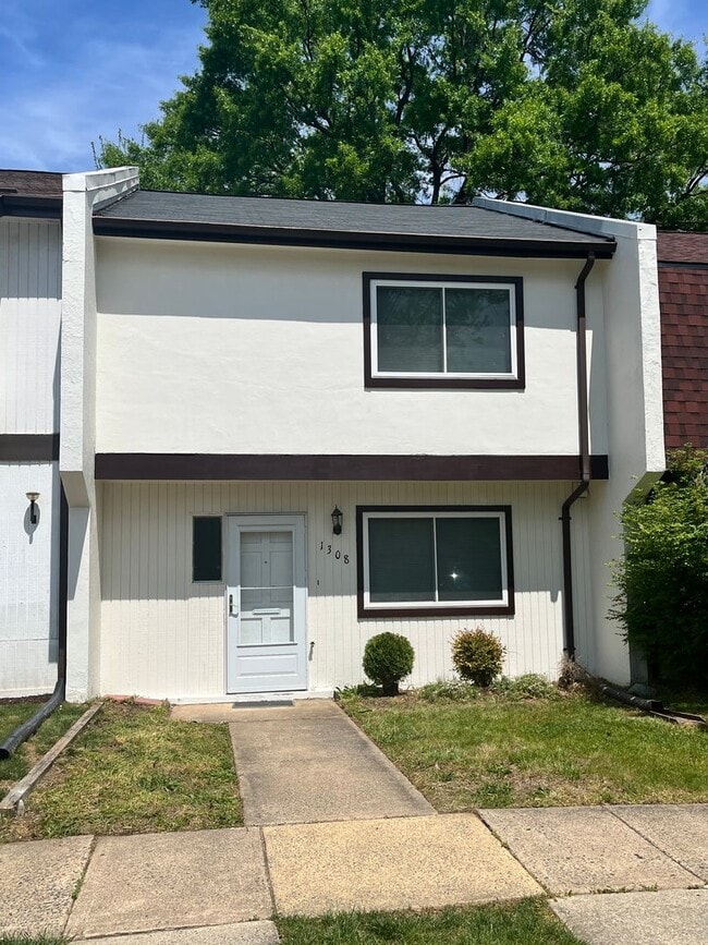 property at 1308 Wexford Ct