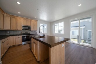 7413 S Pearson Pk Ct in West Jordan, UT - Building Photo - Building Photo