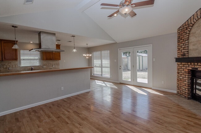 5605 Duke St in Lubbock, TX - Foto de edificio - Building Photo