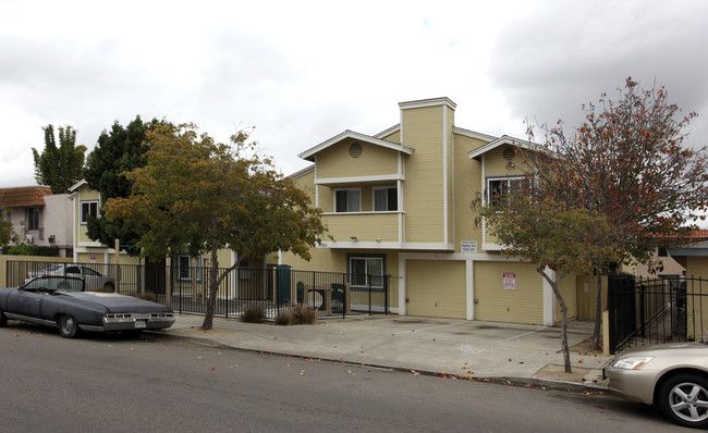 4165-4175 Highland Ave in San Diego, CA - Building Photo - Building Photo