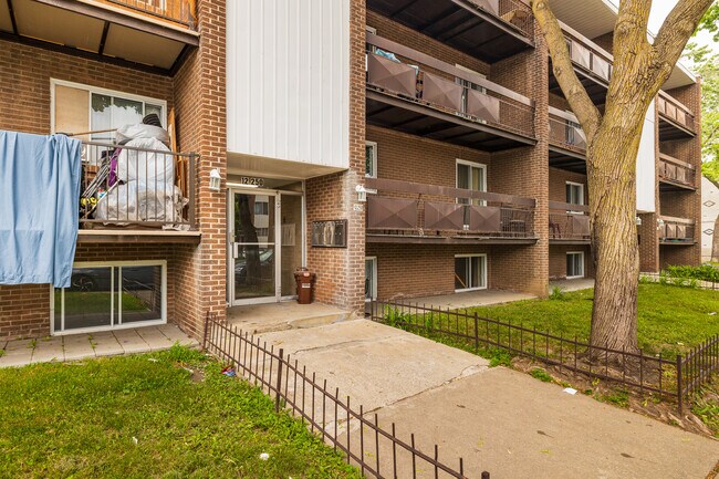 12250-12254 Langelier Boul in Montréal, QC - Building Photo - Building Photo