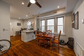 2723 W Logan Blvd, Unit 1 in Chicago, IL - Building Photo - Building Photo