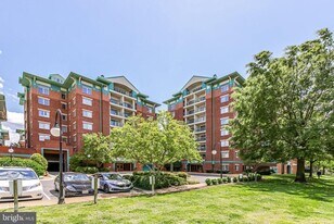 545 E Braddock Rd in Alexandria, VA - Building Photo