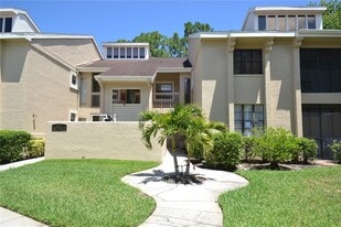 112 Lindsay Ln in Oldsmar, FL - Building Photo