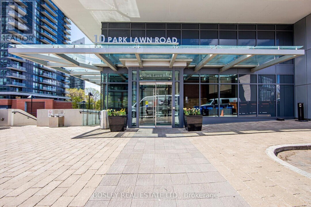 10-1210 Park Lawn Rd in Toronto, ON - Building Photo