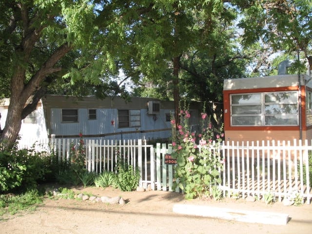 19415 S Hwy 89 in Peeples Valley, AZ - Building Photo