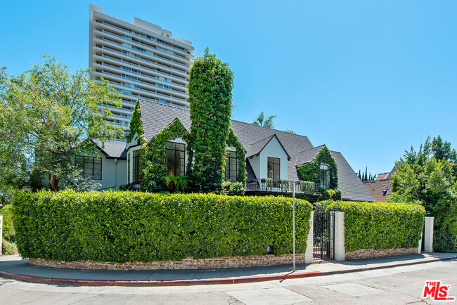 1151 Sunset Vale Ave. in Los Angeles, CA - Building Photo - Building Photo