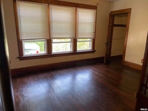 2927 Fair Ave, Unit Upper in Davenport, IA - Foto de edificio - Building Photo