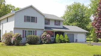 78 Lower Newtown Rd in Waterford, NY - Building Photo