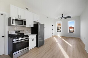 1316 W Ohio St, Unit 3R in Chicago, IL - Building Photo