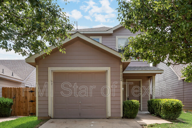 10624 Many Oaks Dr in Fort Worth, TX - Building Photo - Building Photo